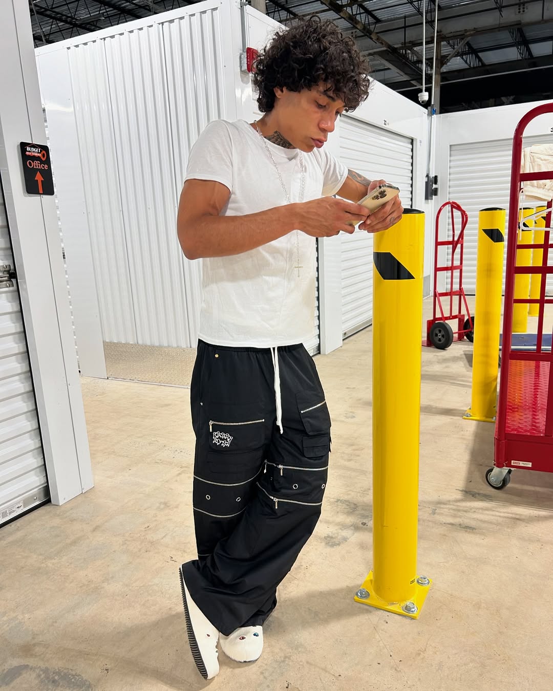 Black MRKT Duel Cargos