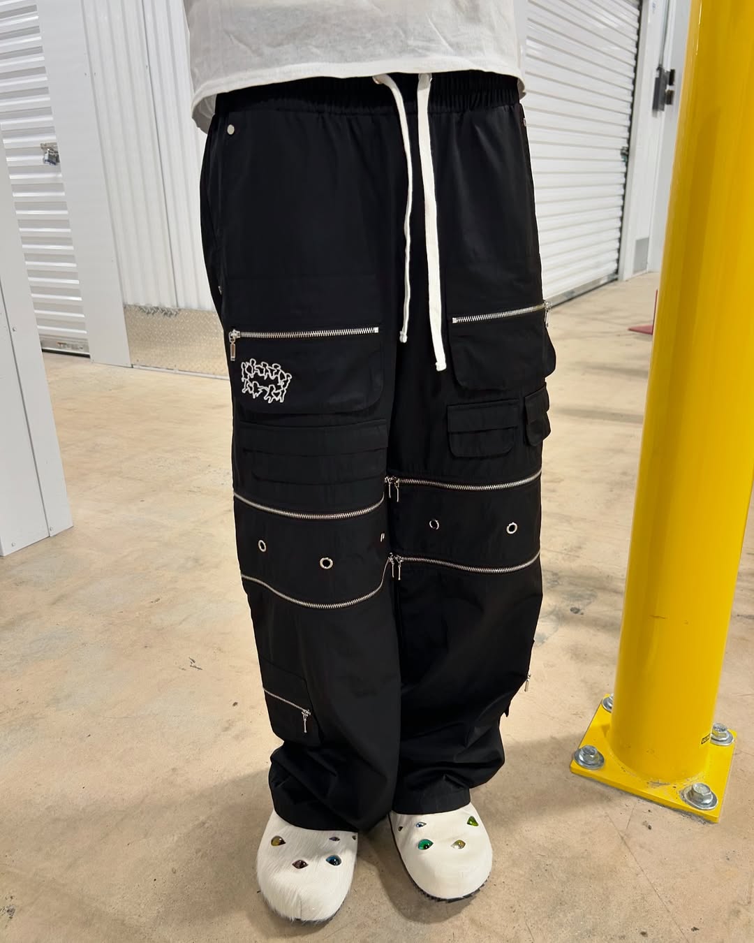 Black MRKT Duel Cargos